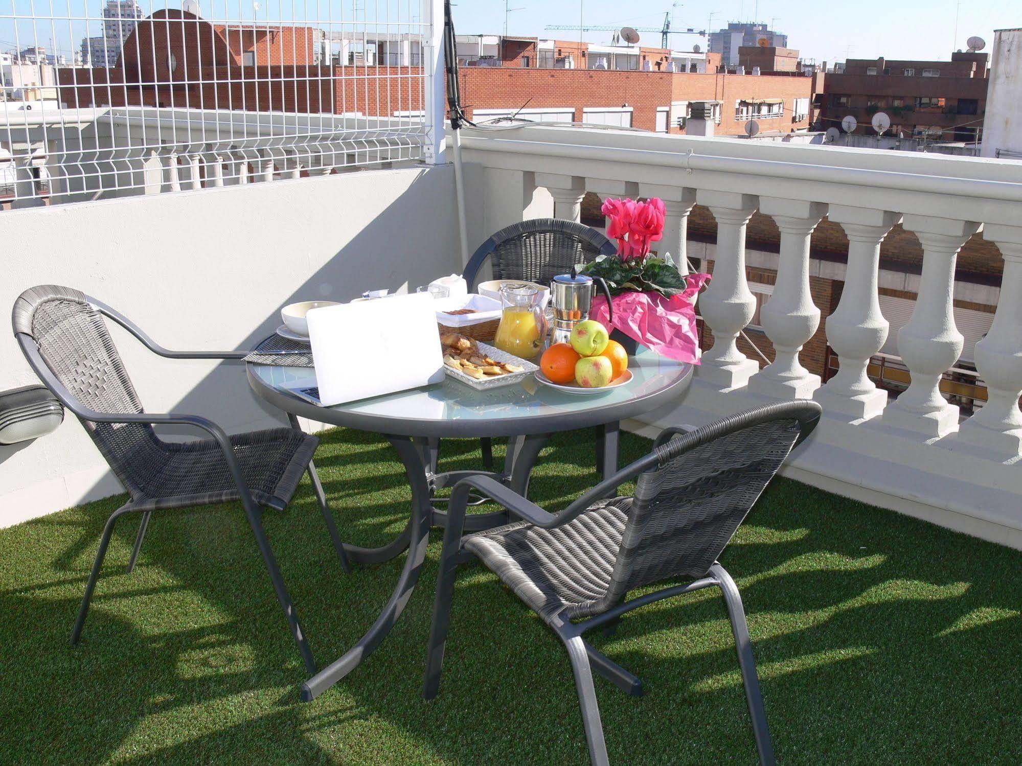Sky Touristic Attic Apartment Valencia Bagian luar foto
