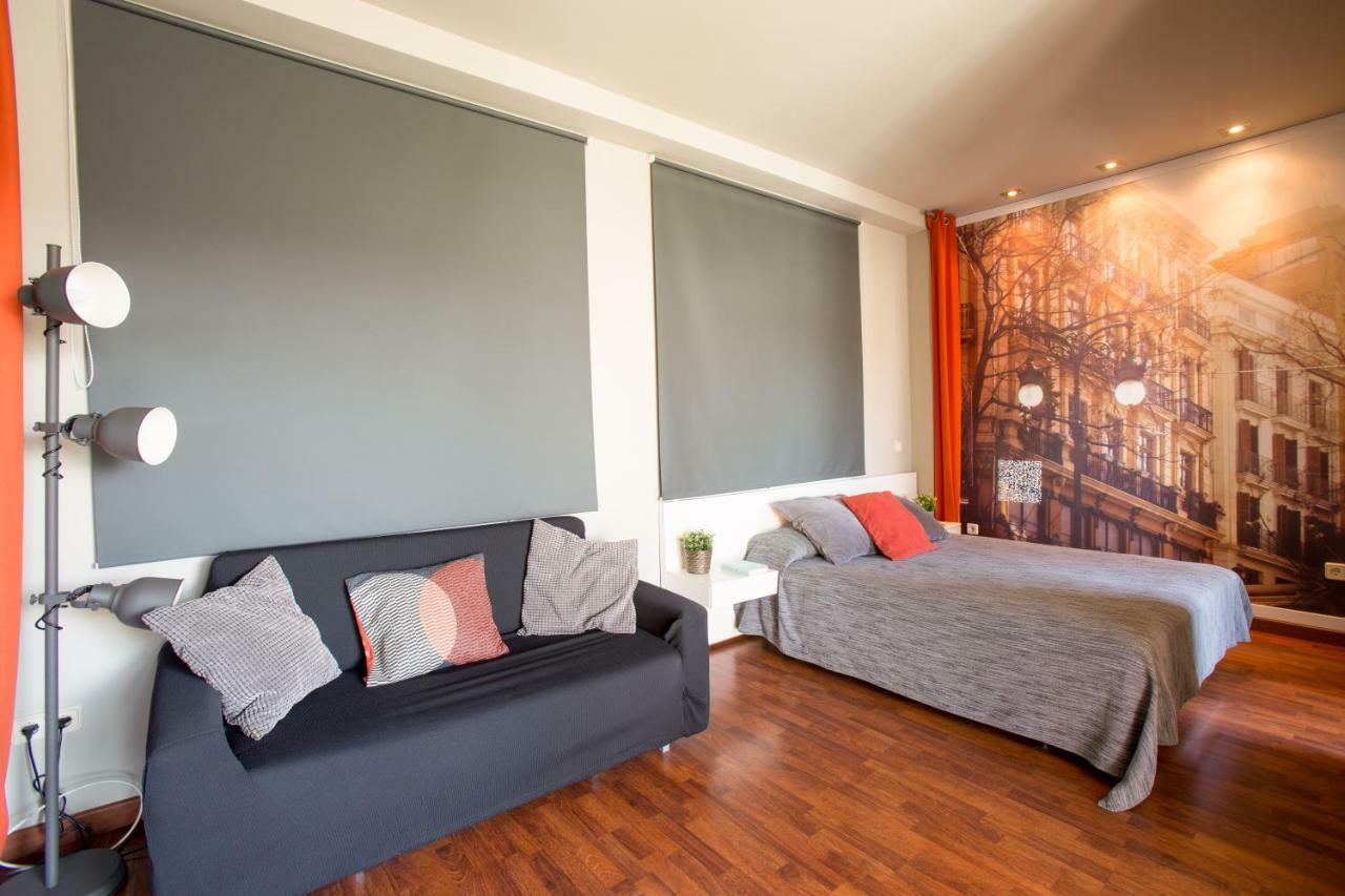 Sky Touristic Attic Apartment Valencia Bagian luar foto
